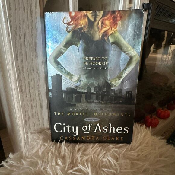 The immortal instruments - city of ashes - book two - Cassandra Clare - Picture 1 of 3